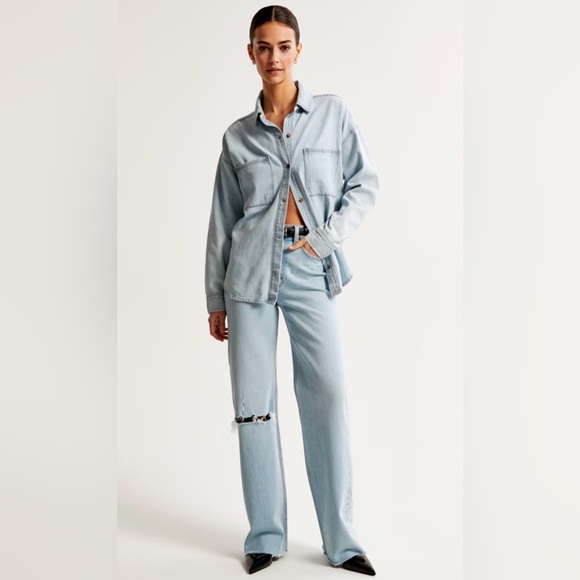 Abercrombie & Fitch Denim - Abercrombie & Fitch Light Blue 90s Relaxed high rise jeans